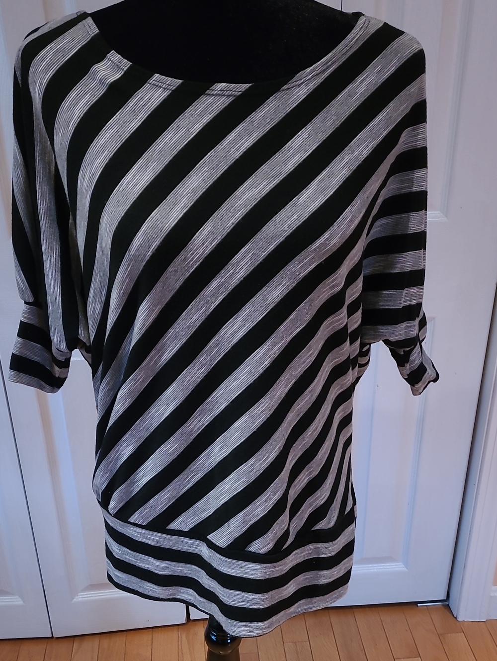 Source Unknown Black and White Diagonal Stripe Tunic